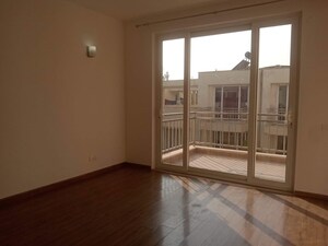 Room in 5 BHK Villa at Emaar The Vilas, Sector 25 – for Rent