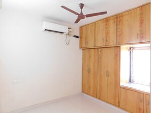 Room in 2 BHK Builder Floor at Kondapur – for Rent