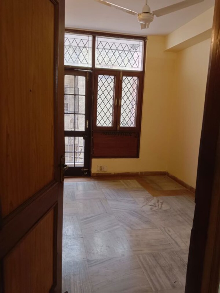 Room, lajpat nagar 4 2 Bedroom 1011 Sq.Ft. Builder Floor In Lajpat Nagar 4 Delhi 10243919