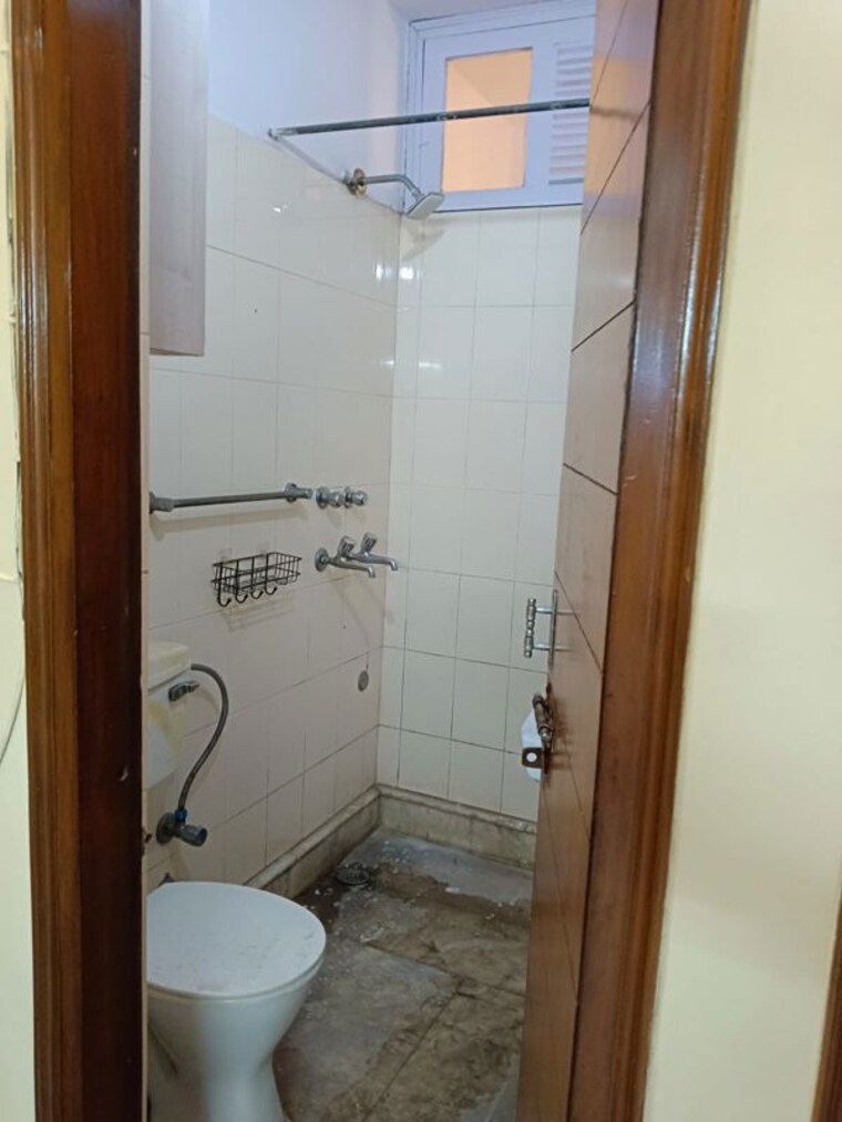 Bathroom, lajpat nagar 4 2 Bedroom 1011 Sq.Ft. Builder Floor In Lajpat Nagar 4 Delhi 10243919