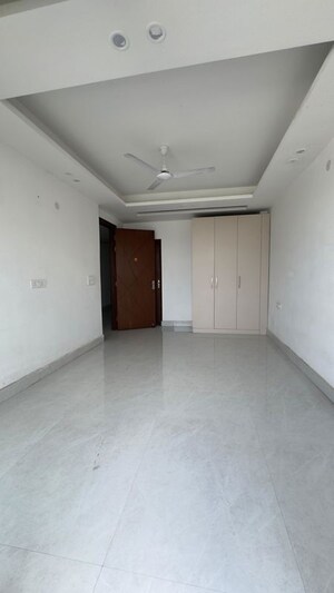 Room in 2 BHK Apartment at Chattarpur – for Rent