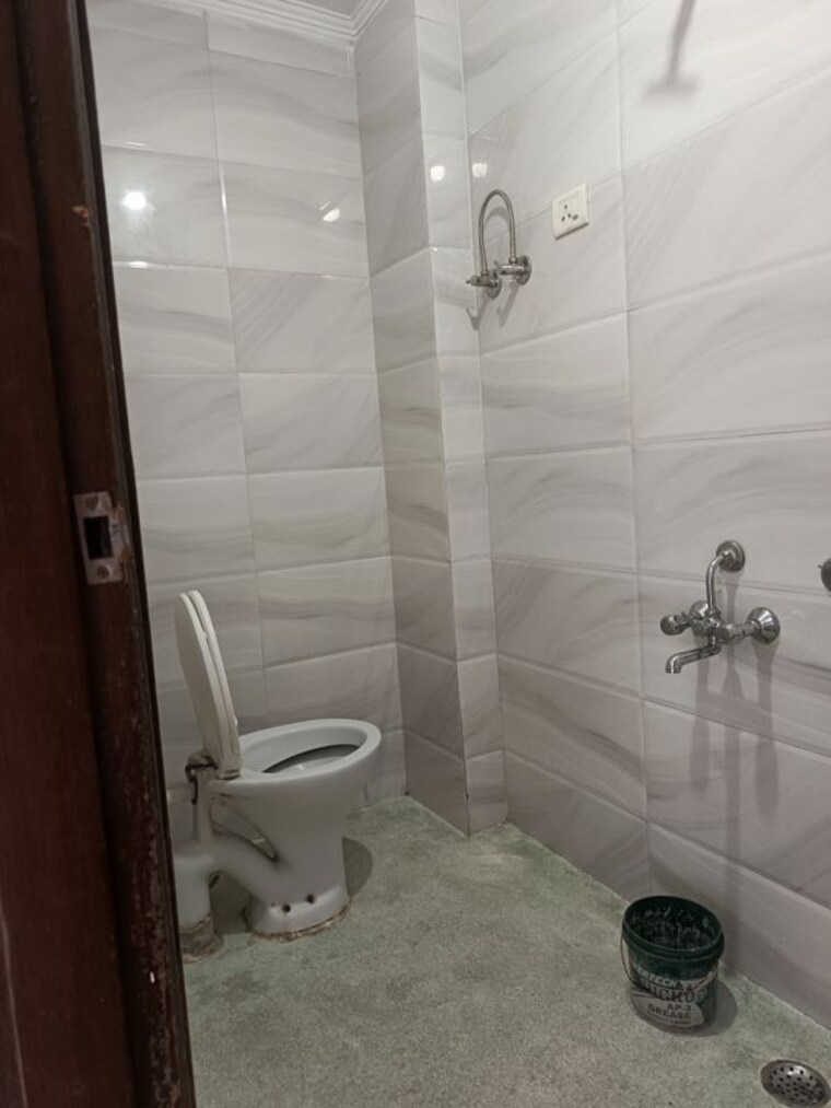 Bathroom, saket 1 RK 300 Sq.Ft. Apartment In Saket Delhi 10243948