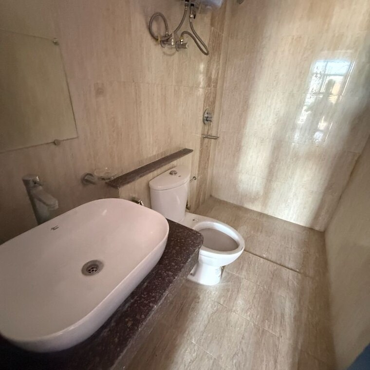 Bathroom, paarth-aadyant 3.5 Bedroom 1900 Sq.Ft. Apartment In Sushant Golf City Lucknow 10243971