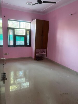 Room in 2.5 BHK Independent House at GM Mall, Gamma I Greater Noida – for Rent