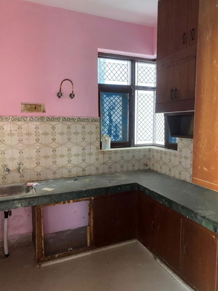 Kitchen, gm-mall 2.5 Bedroom 200 Sq.Mt. Independent House In Gamma I Greater Noida Greater Noida 10243996