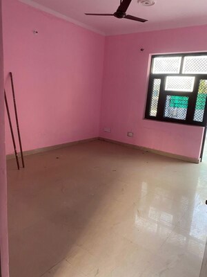 Room in 2.5 BHK Independent House at GM Mall, Gamma I Greater Noida – for Rent