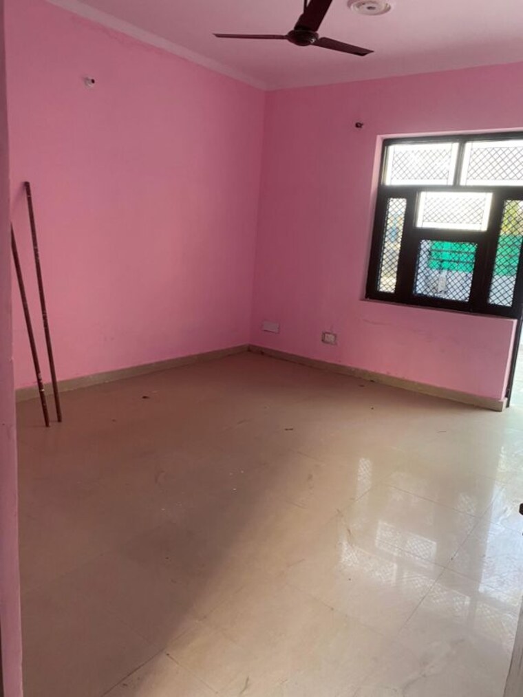 Room, gm-mall 2.5 Bedroom 200 Sq.Mt. Independent House In Gamma I Greater Noida Greater Noida 10243996