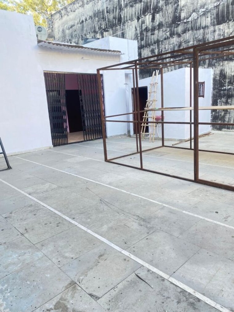 Room, gm-mall 2.5 Bedroom 200 Sq.Mt. Independent House In Gamma I Greater Noida Greater Noida 10243996