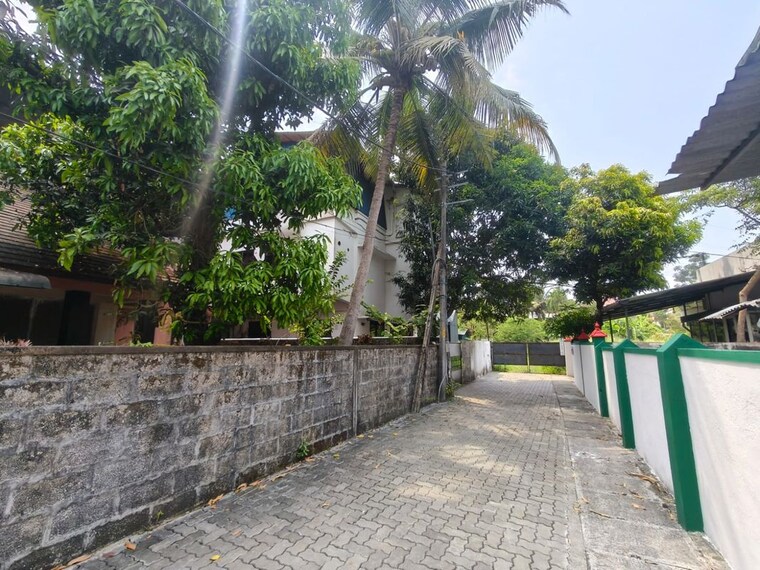 Balcony, petta Commercial Office Space 6000 Sq.Ft. In Petta Kochi 10243992