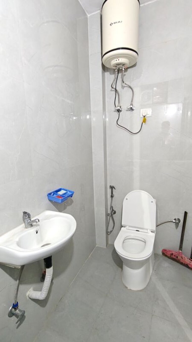 Bathroom, malviya nagar 2 Bedroom 1000 Sq.Ft. Builder Floor In Malviya Nagar Delhi 10244030