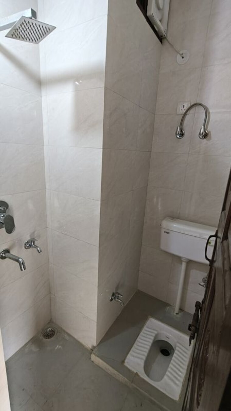 Bathroom, malviya nagar 2 Bedroom 1000 Sq.Ft. Builder Floor In Malviya Nagar Delhi 10244030
