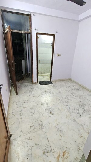 Room in 1 BHK Builder Floor at Malviya Nagar – for Rent