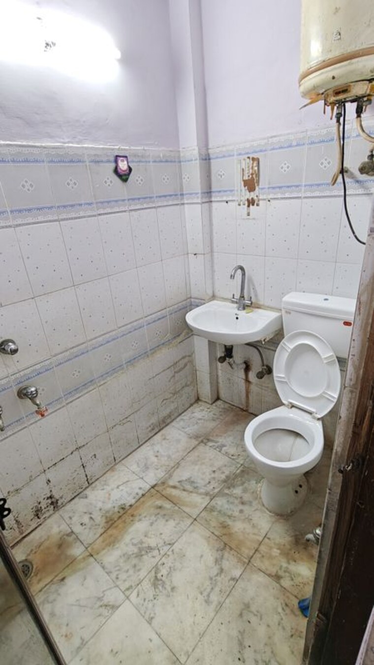 Bathroom, malviya nagar 1 Bedroom 500 Sq.Ft. Builder Floor In Malviya Nagar Delhi 10244047