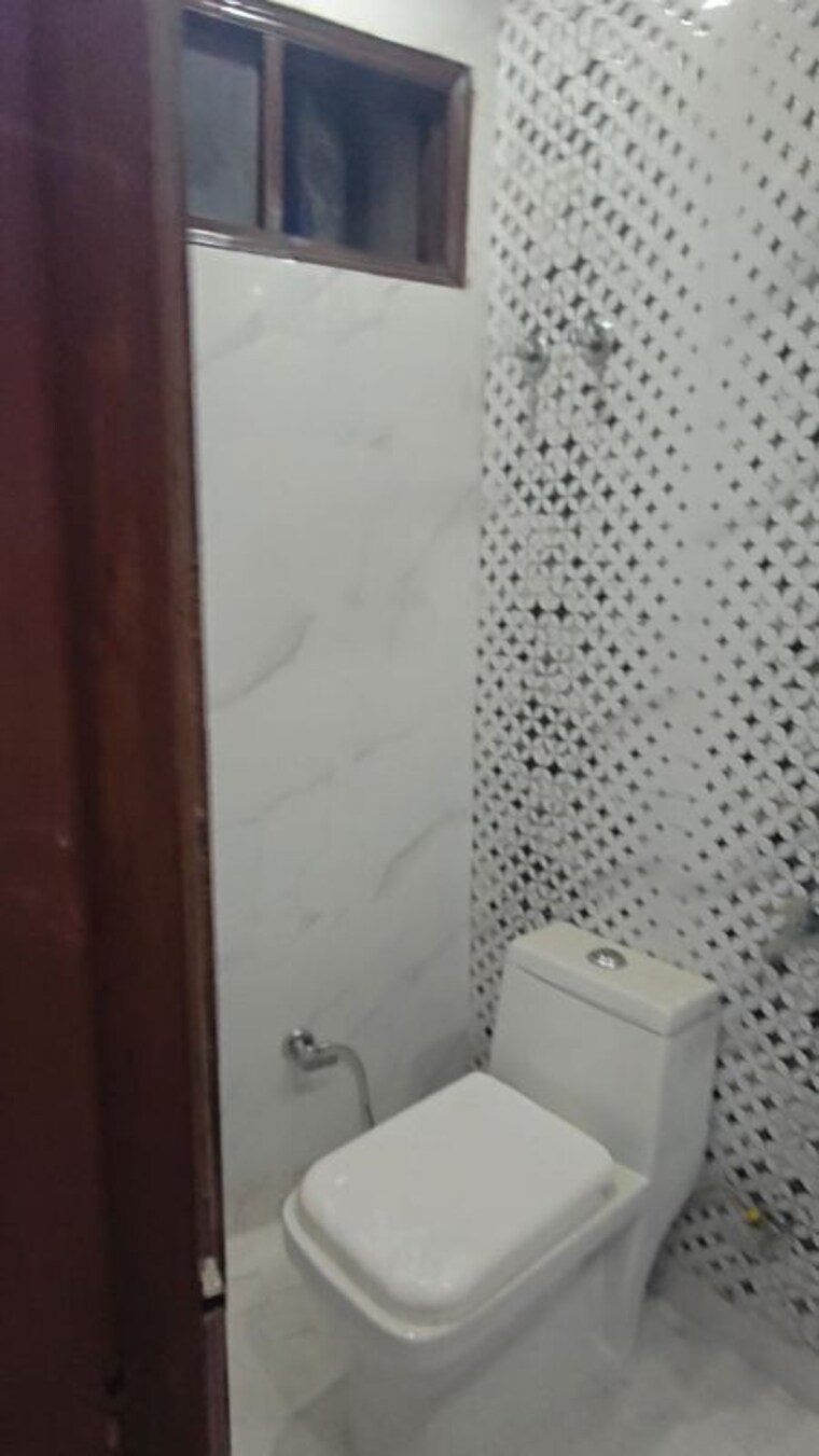 Bathroom, rama krishna puram 3 Bedroom 900 Sq.Ft. Builder Floor In Rama Krishna Puram Delhi 10244058