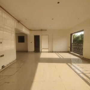 Room in 2 BHK Apartment at Azmi Deja View, Mazgaon – for Sale