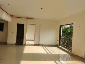 Room in 2 BHK Apartment at Azmi Deja View, Mazgaon – for Sale