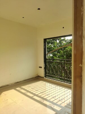 Room in 2 BHK Apartment at Azmi Deja View, Mazgaon – for Sale