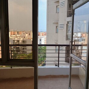 Room in 3.5 BHK Apartment at Supertech Czar Suites, Omicron I Greater Noida – for Rent