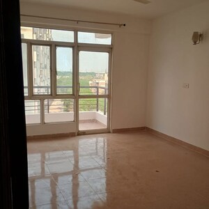 Room in 3.5 BHK Apartment at Supertech Czar Suites, Omicron I Greater Noida – for Rent