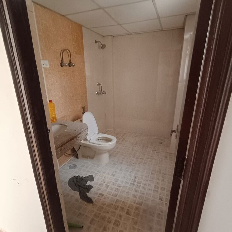 Bathroom, supertech-czar-suites 3.5 Bedroom 1550 Sq.Ft. Apartment In Omicron I Greater Noida Greater Noida 10244103