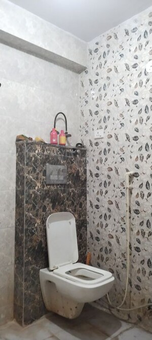 Bathroom in 1 BHK Builder Floor at Mayur Vihar Phase 1 Extension – for Rent