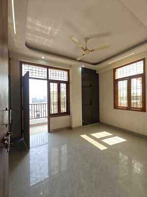 Room in 3 BHK Builder Floor at Sarfabad Village – for Sale