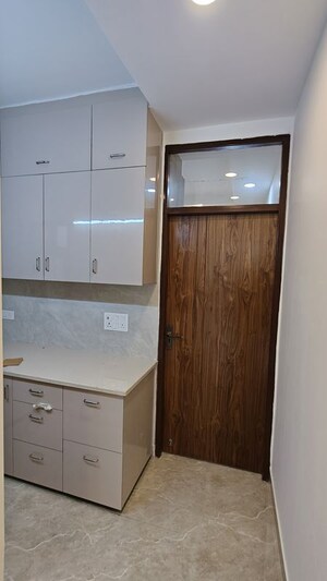 Furnished Amenities in 2 BHK Builder Floor at Malviya Nagar – for Rent