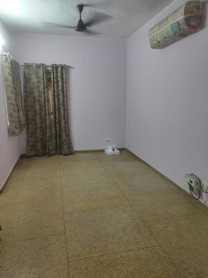 Room in 3 BHK Apartment at Vasant Apartment Mayur Vihar, Mayur Vihar 1 – for Rent