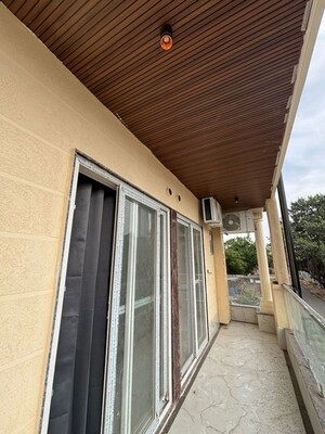 Balcony in Studio Builder Floor at Sector 32 – for Rent