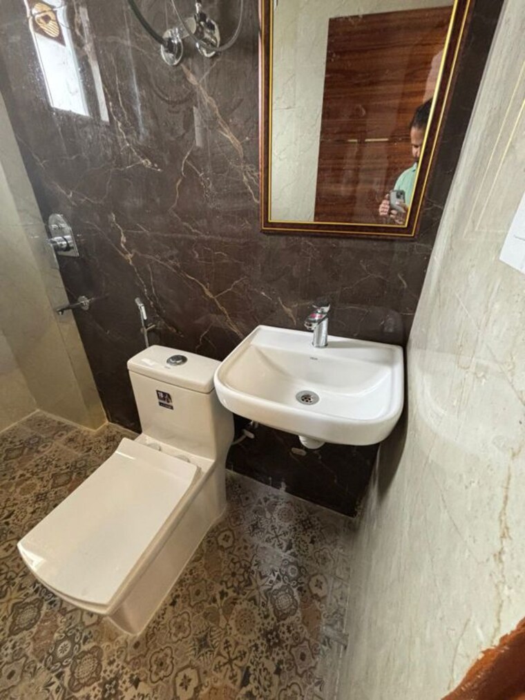 Bathroom, sector 32 Studio 650 Sq.Ft. Builder Floor In Sector 32 Gurgaon 10238056