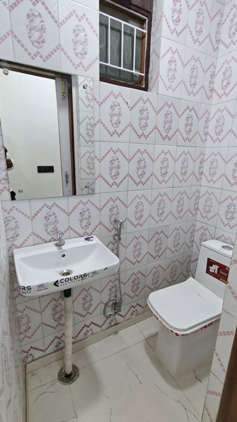 Bathroom, malviya nagar 2 Bedroom 700 Sq.Ft. Builder Floor In Malviya Nagar Delhi 10244143