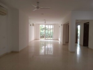 Room in 5 BHK Villa at Emaar The Palm Spring  Villas, Sector 54 – for Rent