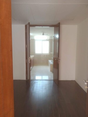 Room in 6 BHK Villa at Emaar The Palm Spring  Villas, Sector 54 – for Rent