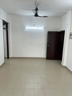 2 BHK Apartment For Rent in Rajlaxmi CHS