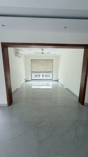 3 BHK Builder Floor For Rent in Sector 27