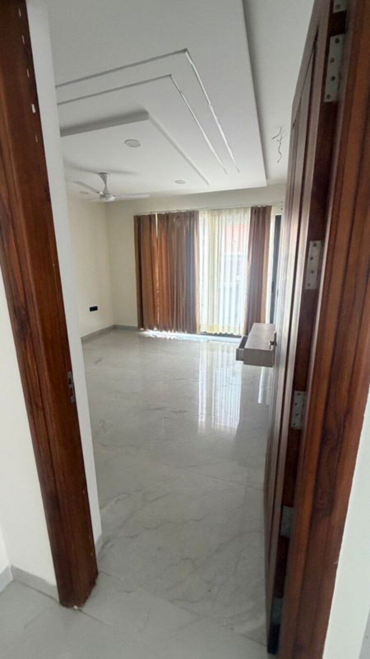 Room, sector 27 3 Bedroom 2600 Sq.Ft. Builder Floor In Sector 27 Chandigarh 10244159