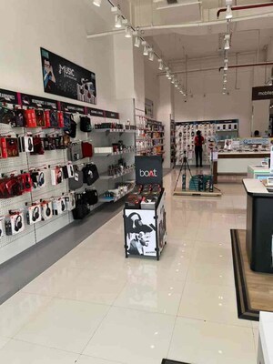 Team Area in  Shop at Oshiwara – for Rent