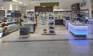  Shop For Rent in Oshiwara