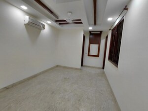 Room in 3 BHK Builder Floor at Greater Kailash ii – for Rent