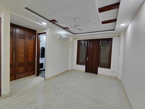 Room in 3 BHK Builder Floor at Greater Kailash ii – for Rent