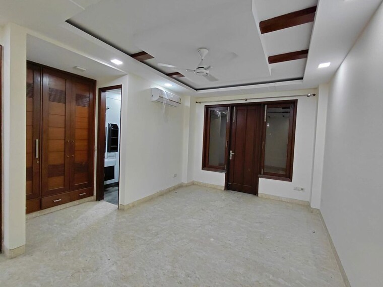Room, greater kailash ii 3 Bedroom 250 Sq.Yd. Builder Floor In Greater Kailash ii Delhi 10244180
