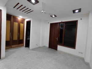 Room in 3 BHK Builder Floor at Greater Kailash ii – for Rent