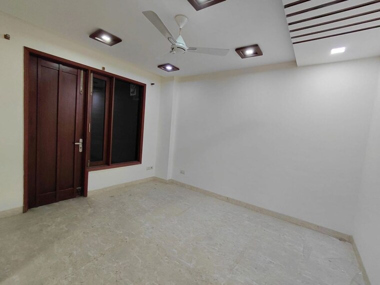 Room, greater kailash ii 3 Bedroom 250 Sq.Yd. Builder Floor In Greater Kailash ii Delhi 10244180