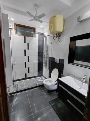 Team Area in 3 BHK Builder Floor at Greater Kailash ii – for Rent