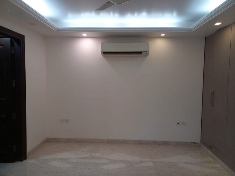 Room, greater kailash i 3 Bedroom 250 Sq.Yd. Builder Floor In Greater Kailash I Delhi 10244190