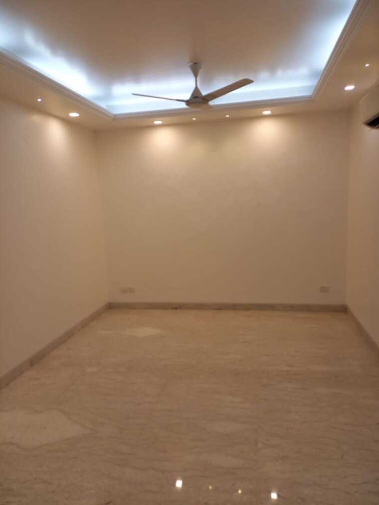 Room, greater kailash i 3 Bedroom 250 Sq.Yd. Builder Floor In Greater Kailash I Delhi 10244190