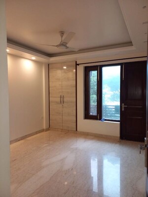 Room in 3 BHK Builder Floor at Greater Kailash I – for Rent