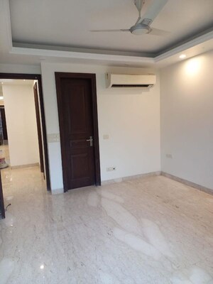 Room in 3 BHK Builder Floor at Greater Kailash I – for Rent