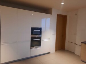 Room in 5 BHK Apartment at Tulsi Apartments Ashok Nagar, Ashok Nagar – for Rent