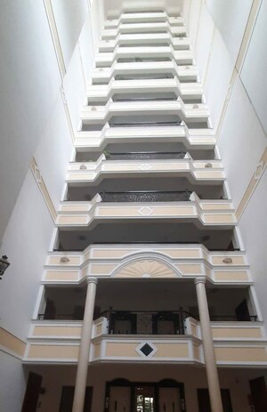 Staircase in 3 BHK Apartment at Regency Heights Frazer Town, Frazer Town – for Rent